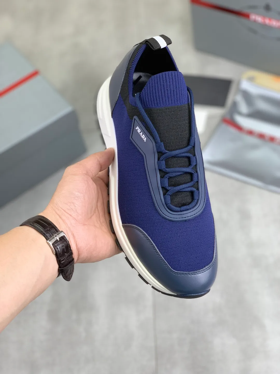 Men's Men's Shoes 💰P500💰【New Style】 (PRADA) The latest model of men's shoes has been launched on the official website in 1:1 copy, synchronized with Hong Kong counters, and on the same catwalk; all made of cowhide Epoxy mesh ➕Imported breathable fabric with cowhide lining, 🍡🍡Original 1:1 rubber outsole, non-slip and wear-resistant; comfortable on the feet, attractive style, fine workmanship, and simple and neat shoe lasts, highlighting a man's boldness and toughness, 👍size 38 to 44 3⃣️Color🉑️Choose